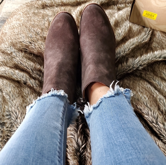 Sofft Tilton Dark Brown Two Tone Booties - Picture 7 of 16